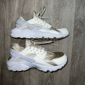 Womans Nike Huarache size 7.5